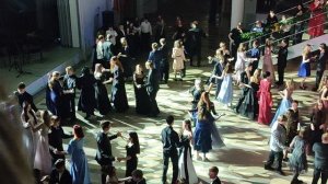 Вальс с хором