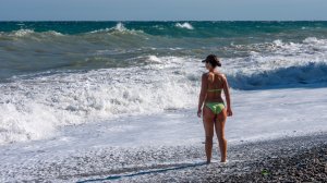 Ялта - Люди купаются, Набережная битком! Курортный сезон в Крыму