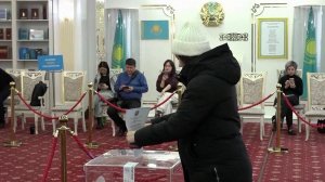 В Казахстане закрылись участки для голосования на референдуме по поправкам к Конституции.