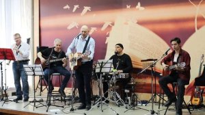 "Очарована, околдована" - исп. томский гитарист Андрей Косолапов