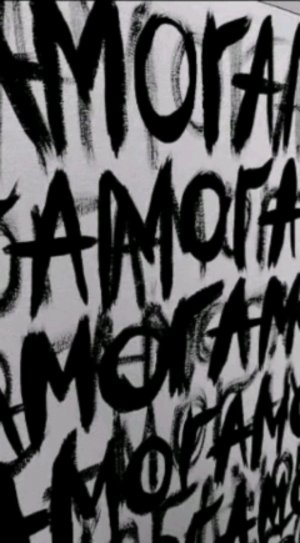 Алёна продолжает раскрашивать🖤