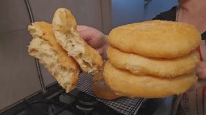 Пушистые, невесомые лепешки.