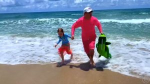 Настя и её приключение с игрушками на море.