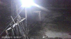 Светильник SOLAR во дворе: включается по датчику движения