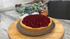 Три десерта для ваших посиделок с близкими/Коврижка, пирог с вишней, рогалики