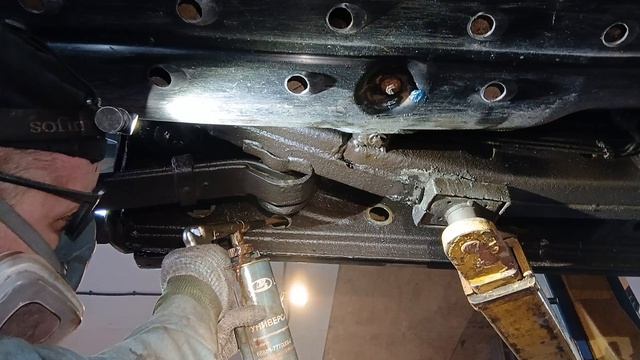 Немного антикора , обработка рамы Фольксваген Амарок .