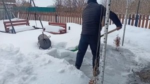 запахло весной 😊чистим дорожки на даче15 03.2026