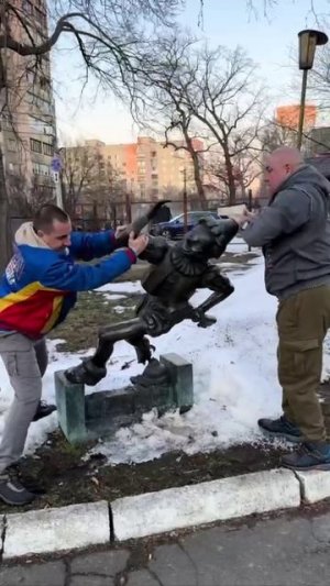 Тем временем хохлы потужно победили Буратино