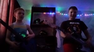 играем песни свои которые мы придумали за секунду