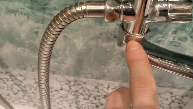 Как устранить течь из под гусака из под гайки?