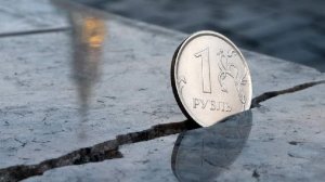 Аналитик пояснил резкую причину падения рубля