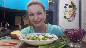 МУКБАНГ КАРТОШКА С ТУШЕНКОЙ/САЛАТ СВЕКОЛЬНЫЙ С СЫРОМ/КЕТА КОПЧЁНАЯ/MUKBANG ЕДА ОБЖОР