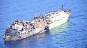 «На борту 100 тысяч кубов газа, а он держится!» — газовоз Arctic Metagaz уцелел после атаки дронов