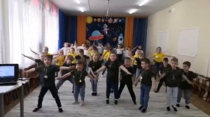 Флэшмоб на Дне космонавтики. Средняя, старшая и подготовительная группы
