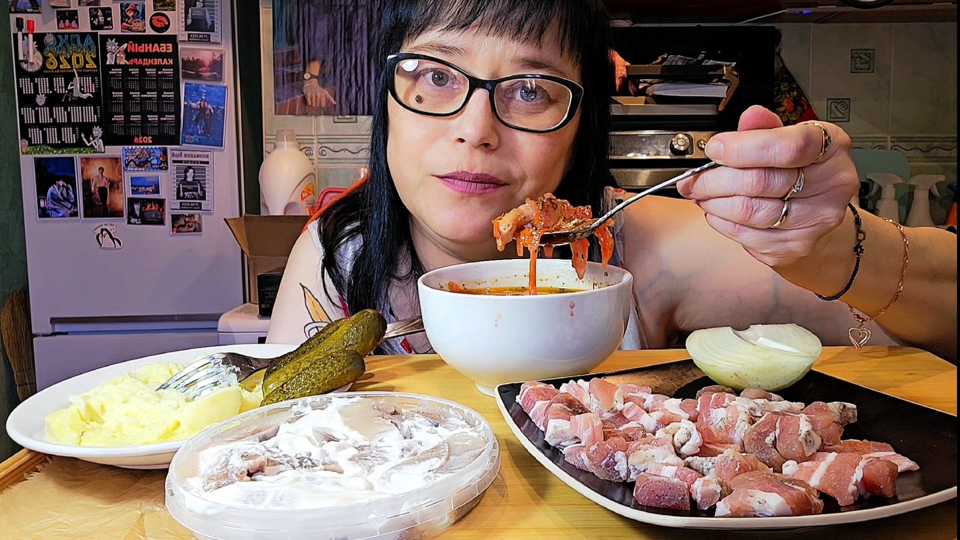 Мукбанг | Борщ,Пюре с селёдкой, Шпик, Огурчики | Обжор Асмр