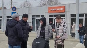 В Краснодарском крае навязчивых таксистов теперь наказывают рублем.
