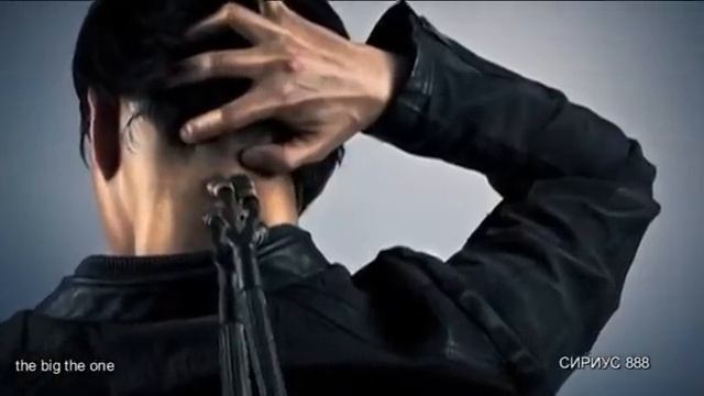 СВЕТИЛЬНИК НАД ФЕРМОЙ НАЧАЛ ГЛЮЧИТЬ .