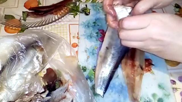 Как правильно чистить селёдку