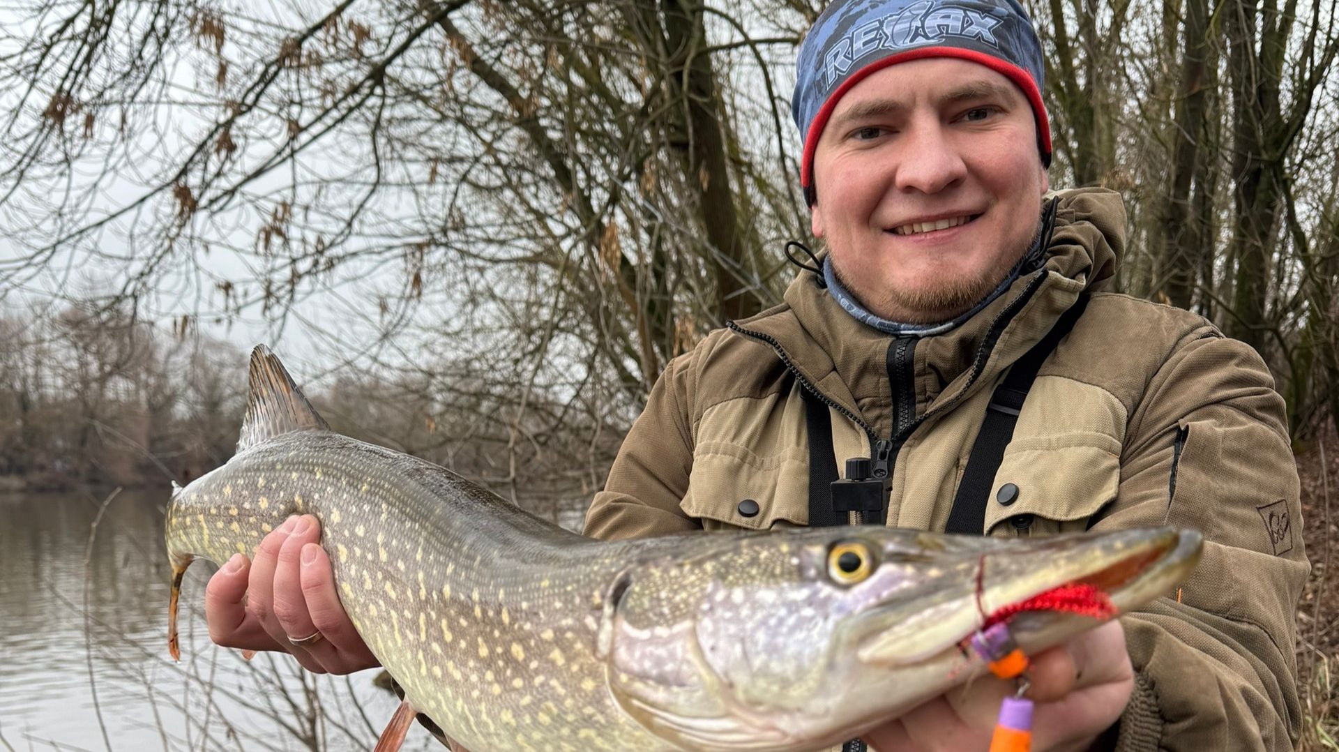 ДЖИГ В УСЛОВИЯХ ЖЁСТКОГО ПРЕССИНГА!5 ЧЕЛОВЕК НА ТОЧКУ ИЛИ КАК ПОЙМАТЬ РЫБУ НА ПОПСЕ