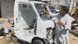 Сборка грузовичка - распила. Пакистан. Автомастерская