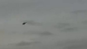 Американцы наглеют в небе Ирана. 
F-18 спокойно работает из пушки по наземной цели.
Идеальная мишень