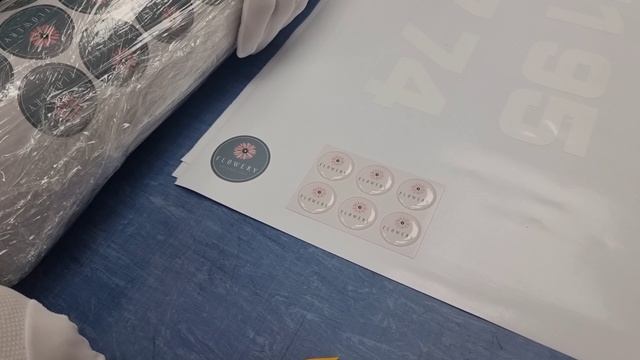 Объемные и простые наклейки