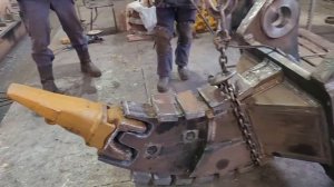 В Крым отправили мощный зуб-рыхлитель для проведения необходимых работ.