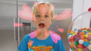 Влад и Ники - автомат с конфетами