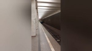 Я показываю поезда в маскве в метро