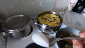 Картофель и свиные ребрышки