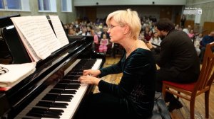 Тёплая встреча: Артём Давтян и Татьяна Кугаевская сыграли для братчан