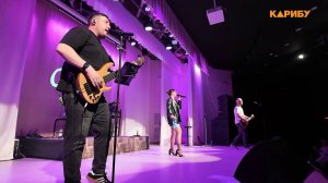 Мелодии, знакомые всем: концерт кавер‑группы "Свои" в Магадане