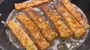 Быстрый завтрак .Палочки с сыром и колбасой.