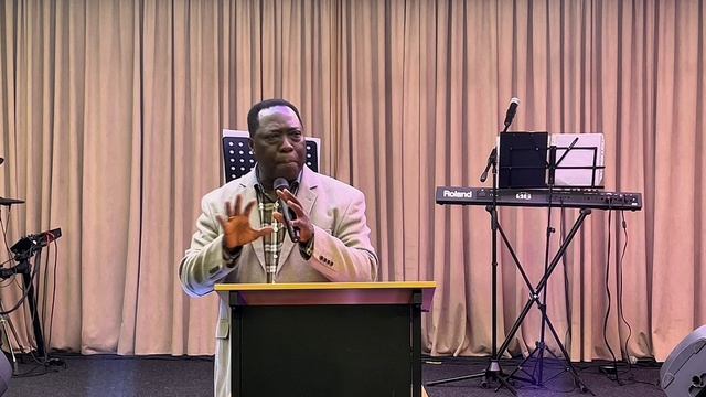 Епископ Джозеф Аду Баах