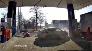 Днем 14 марта на АЗС в Петербурге.  
Автомобиль был взят на тест-драйв для проверки перед покупкой.