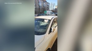 (Рыбинск-40) ПАДЕНИЕ ЛЕДЯНОЙ ГЛЫБЫ НА АВТО
