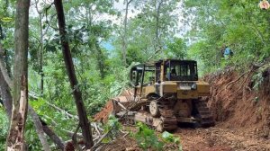 Строительство, расчистка горной дороги