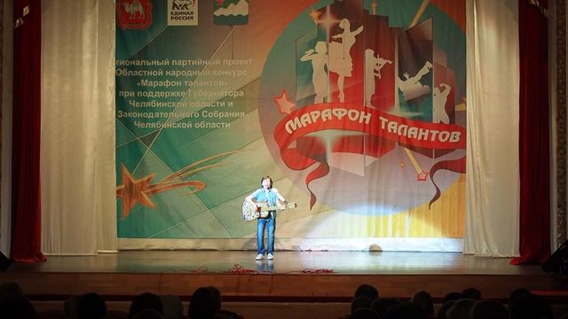 Над нами солнце светит - Арсений Агафонов