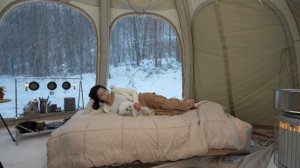 Кемпинг во время снежной бури с надувной палаткой-обогревателем