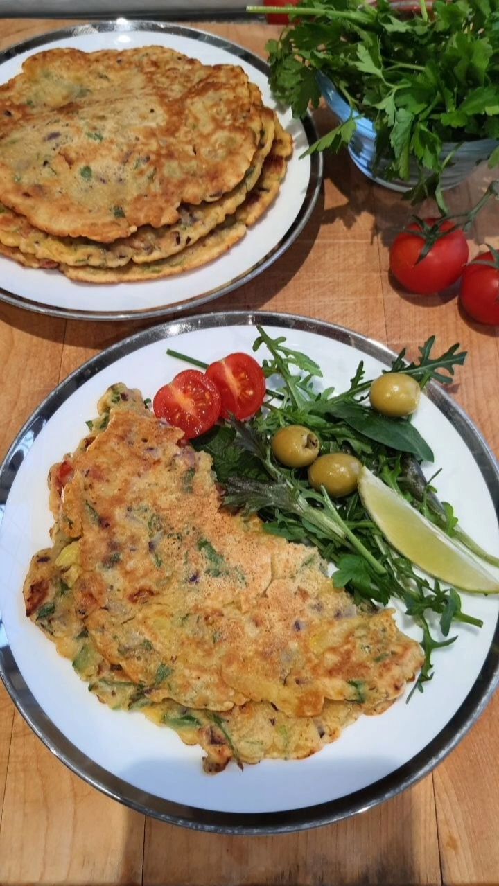 Веганский нутовый омлет с овощами