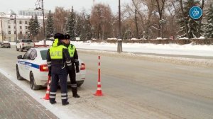 Сотрудники Госавтоинспекции устроили сюрприз для женщин-водителей в Тюмени