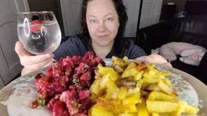 Мукбанг Жареная картошка и винегрет.