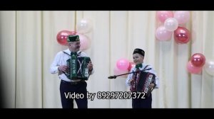 Дед с внуком на баяне.Grandfather and grandson playing the accordion