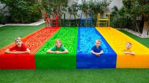 Красочный вызов в бассейне с шариками! 🌈🎉 Веселое приключение для детей