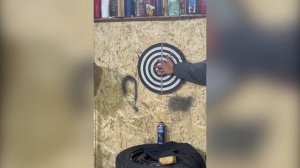 Мужики решили сыграть в опасный дартс, но что-то пошло не так...