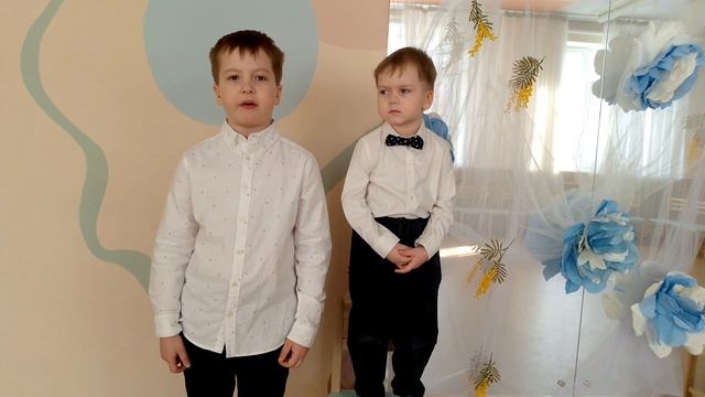 стихотворение "мы встречаем день Победы" смотреть онлайн