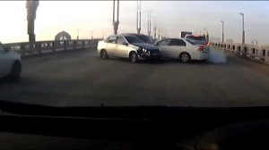 Неожиданная авария на мосту имени 60 летия Победы в Омске