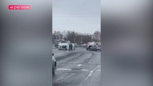 МАШИНА СКОРОЙ ПОМОЩИ ПОПАЛА В АВАРИЮ НА 19 КИЛОМЕТРЕ ФЕДЕРАЛЬНОЙ ТРАССЫ НА КАМЧАТКЕ