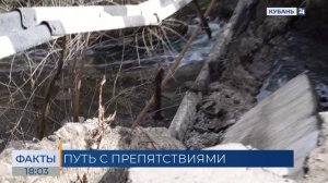 В Каневском районе частично обрушился мост через реку Сухая Челбаска