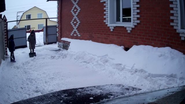 Уборка снега.